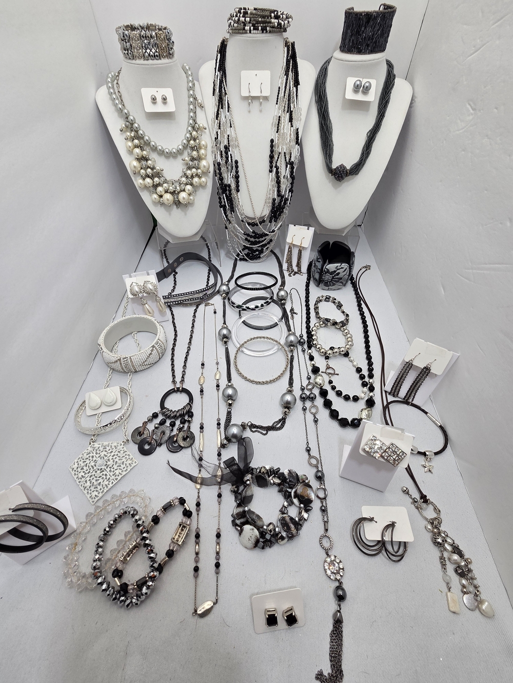 ​HUGE 40+pc Jewelry CHICOS PREMIER LIA SOPHIA Vintage To Now LOT Necklaces Ear